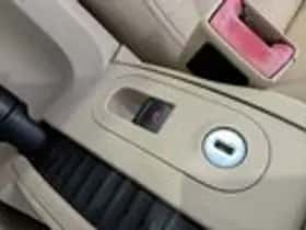 Volkswagen New Beetle (2004) thumbnail 13