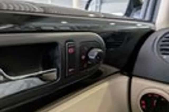 Volkswagen New Beetle (2004) thumbnail 14