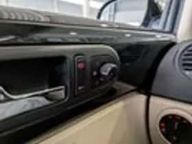 Volkswagen New Beetle (2004) thumbnail 14