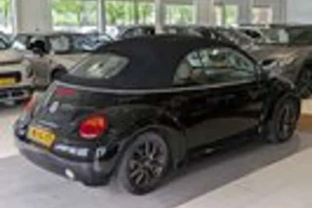 Volkswagen New Beetle (2004) thumbnail 19