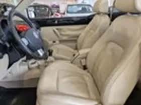 Volkswagen New Beetle (2004) thumbnail 6