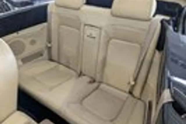 Volkswagen New Beetle (2004) thumbnail 7