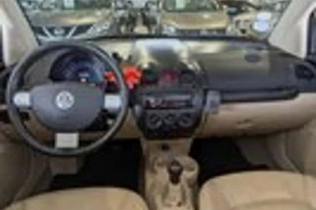 Volkswagen New Beetle (2004) thumbnail 8