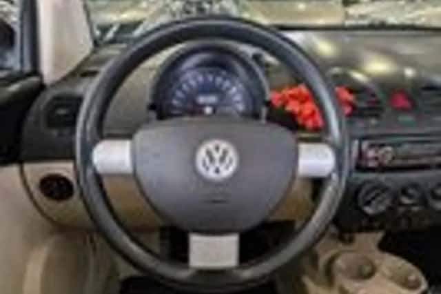 Volkswagen New Beetle (2004) thumbnail 9