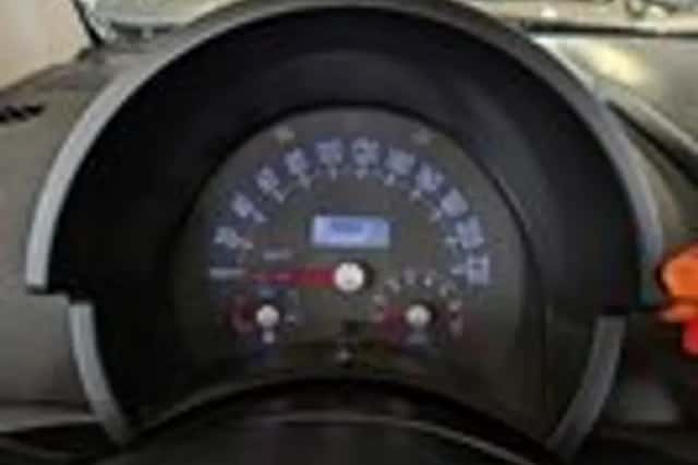 Volkswagen New Beetle (2004) thumbnail 10