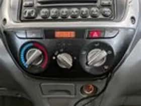 Toyota RAV4 (2003) thumbnail 12