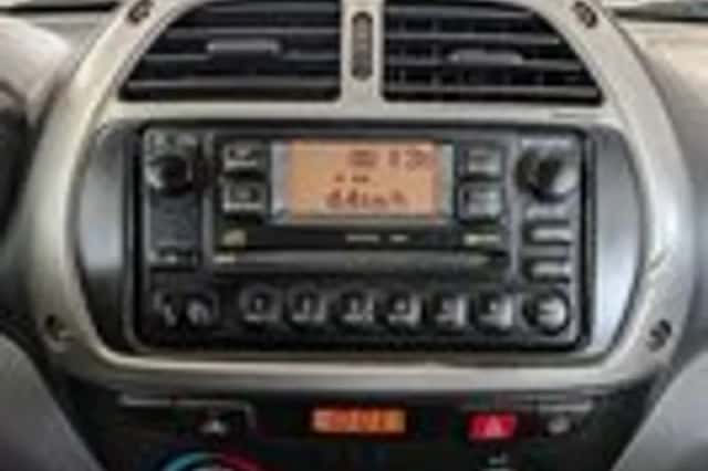 Toyota RAV4 (2003) thumbnail 13