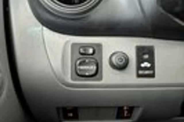 Toyota RAV4 (2003) thumbnail 14