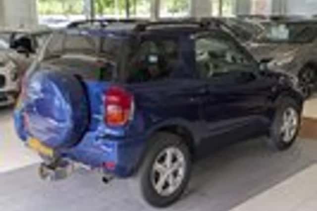 Toyota RAV4 (2003) thumbnail 4