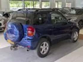 Toyota RAV4 (2003) thumbnail 4
