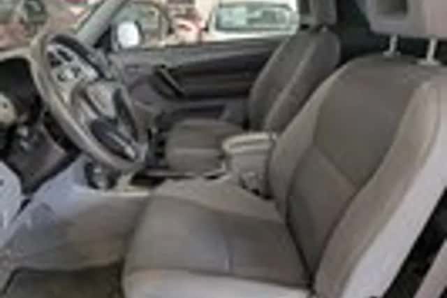 Toyota RAV4 (2003) thumbnail 6