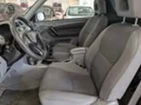 Toyota RAV4 (2003) thumbnail 6