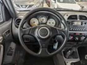 Toyota RAV4 (2003) thumbnail 10