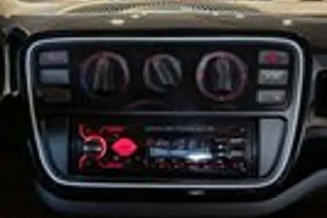 Volkswagen Up! (2013) thumbnail 12