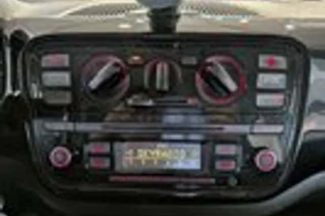 Volkswagen Up! (2012) thumbnail 13