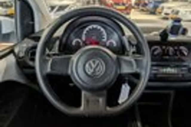 Volkswagen Up! (2012) thumbnail 10