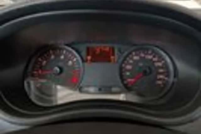 Renault Clio (2010) thumbnail 11