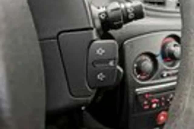 Renault Clio (2010) thumbnail 12