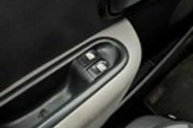 Renault Clio (2010) thumbnail 17