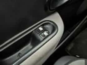 Renault Clio (2010) thumbnail 17