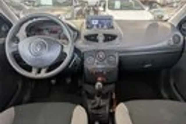 Renault Clio (2010) thumbnail 9