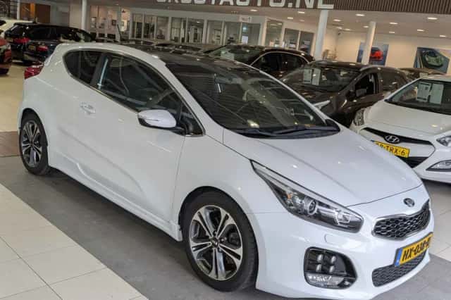 Kia Pro Cee'd (2016) thumbnail 1