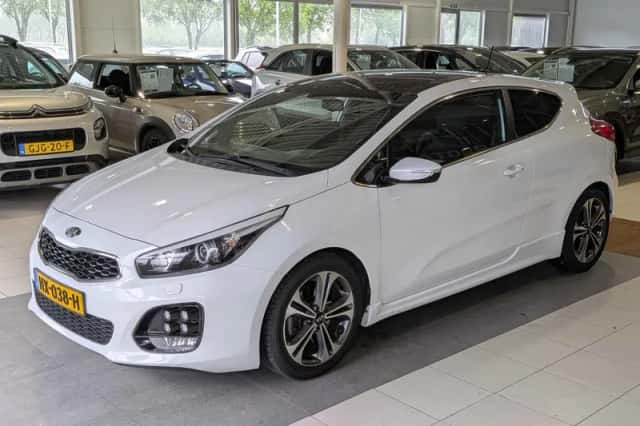 Kia Pro Cee'd (2016) thumbnail 2
