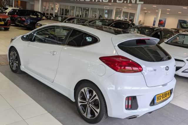 Kia Pro Cee'd (2016) thumbnail 3