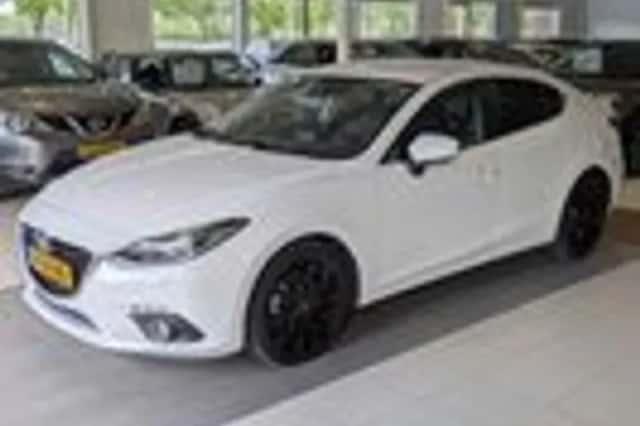 Mazda 3 (2015) thumbnail 2