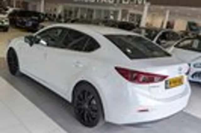 Mazda 3 (2015) thumbnail 3
