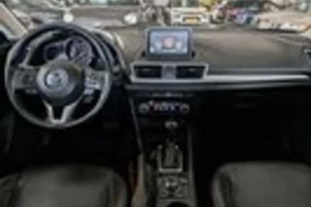 Mazda 3 (2015) thumbnail 9