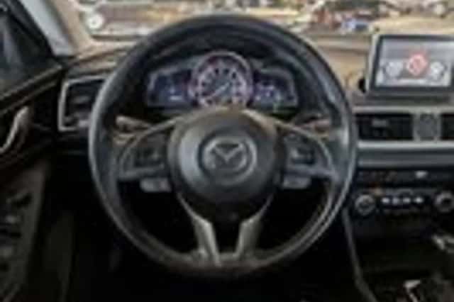 Mazda 3 (2015) thumbnail 10
