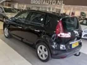 Renault Scénic (2012) thumbnail 3
