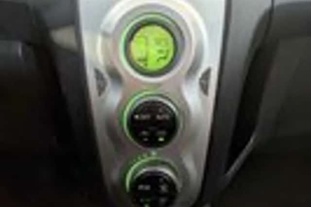 Toyota Yaris (2006) thumbnail 13