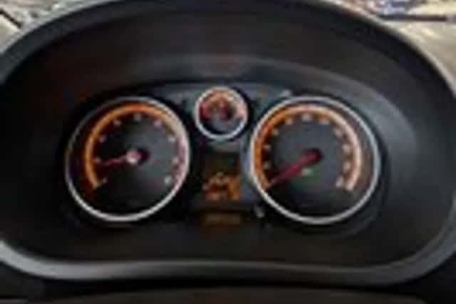 Opel Corsa (2013) thumbnail 11