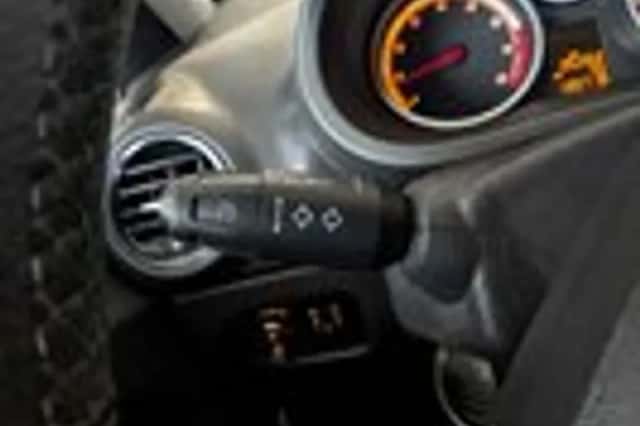 Opel Corsa (2013) thumbnail 14