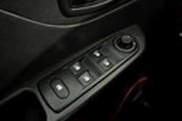 Renault Captur (2013) thumbnail 22