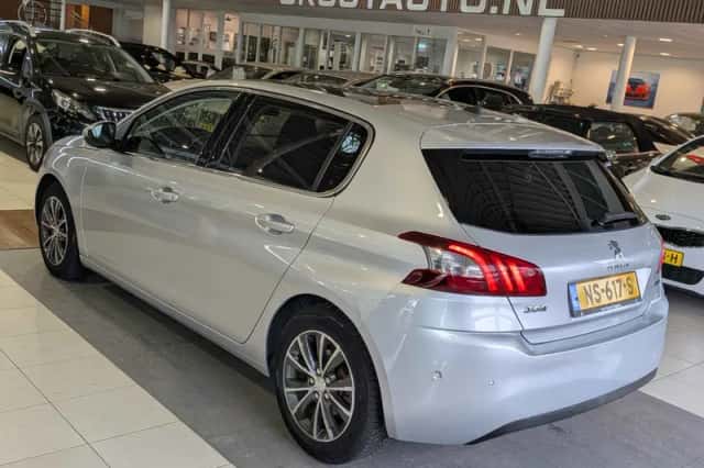 Peugeot 308 (2017) thumbnail 3