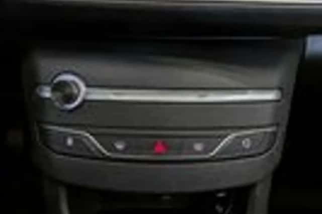Peugeot 308 (2017) thumbnail 24
