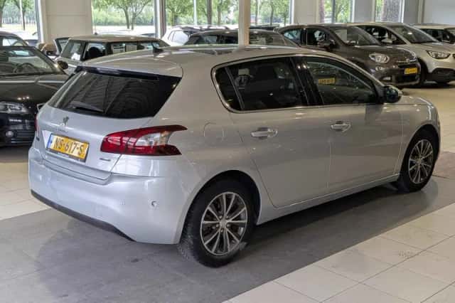 Peugeot 308 (2017) thumbnail 4