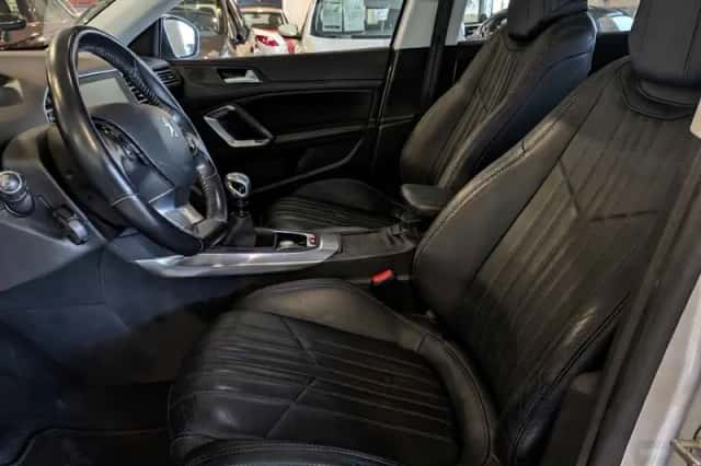 Peugeot 308 (2017) thumbnail 6