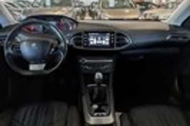 Peugeot 308 (2017) thumbnail 9