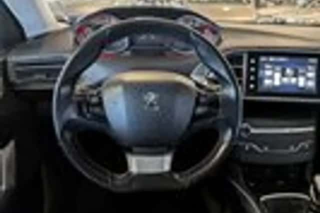 Peugeot 308 (2017) thumbnail 10