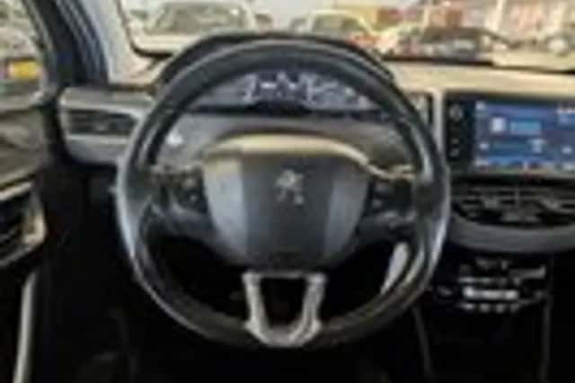 Peugeot 2008 (2018) thumbnail 10