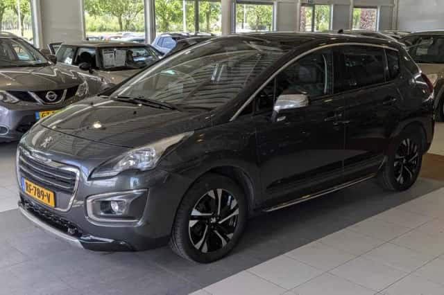 Peugeot 3008 (2015) thumbnail 2