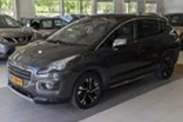 Peugeot 3008 (2015) thumbnail 2