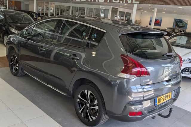 Peugeot 3008 (2015) thumbnail 3