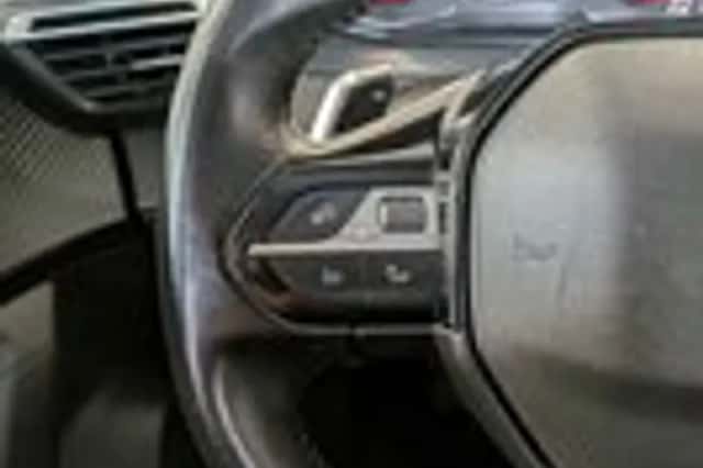 Peugeot 2008 (2020) thumbnail 12