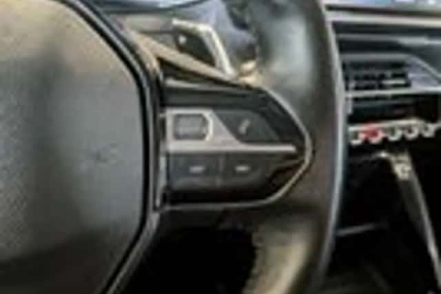 Peugeot 2008 (2020) thumbnail 13