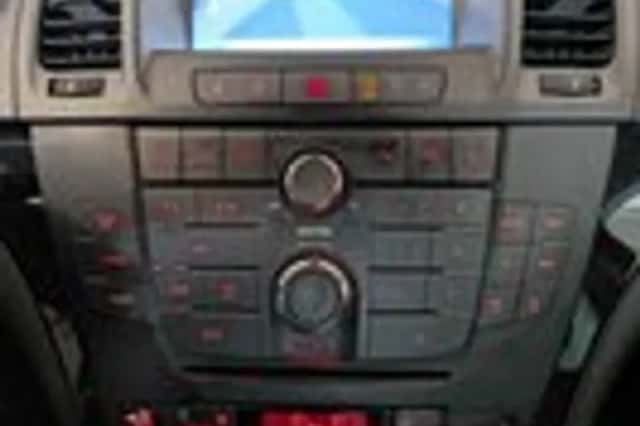 Opel Insignia (2011) thumbnail 15